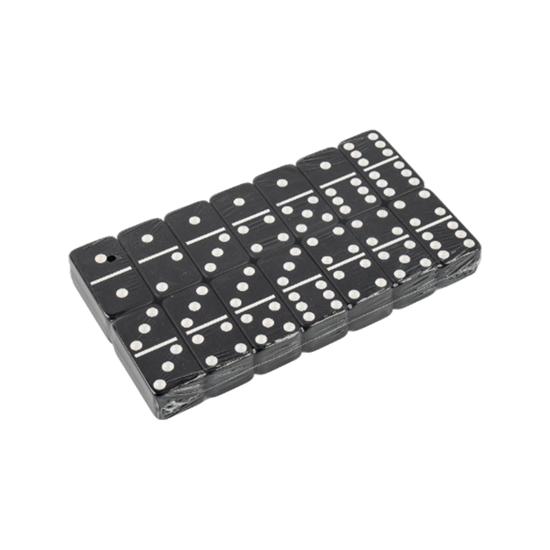 Puting tuldok na itim na domino set